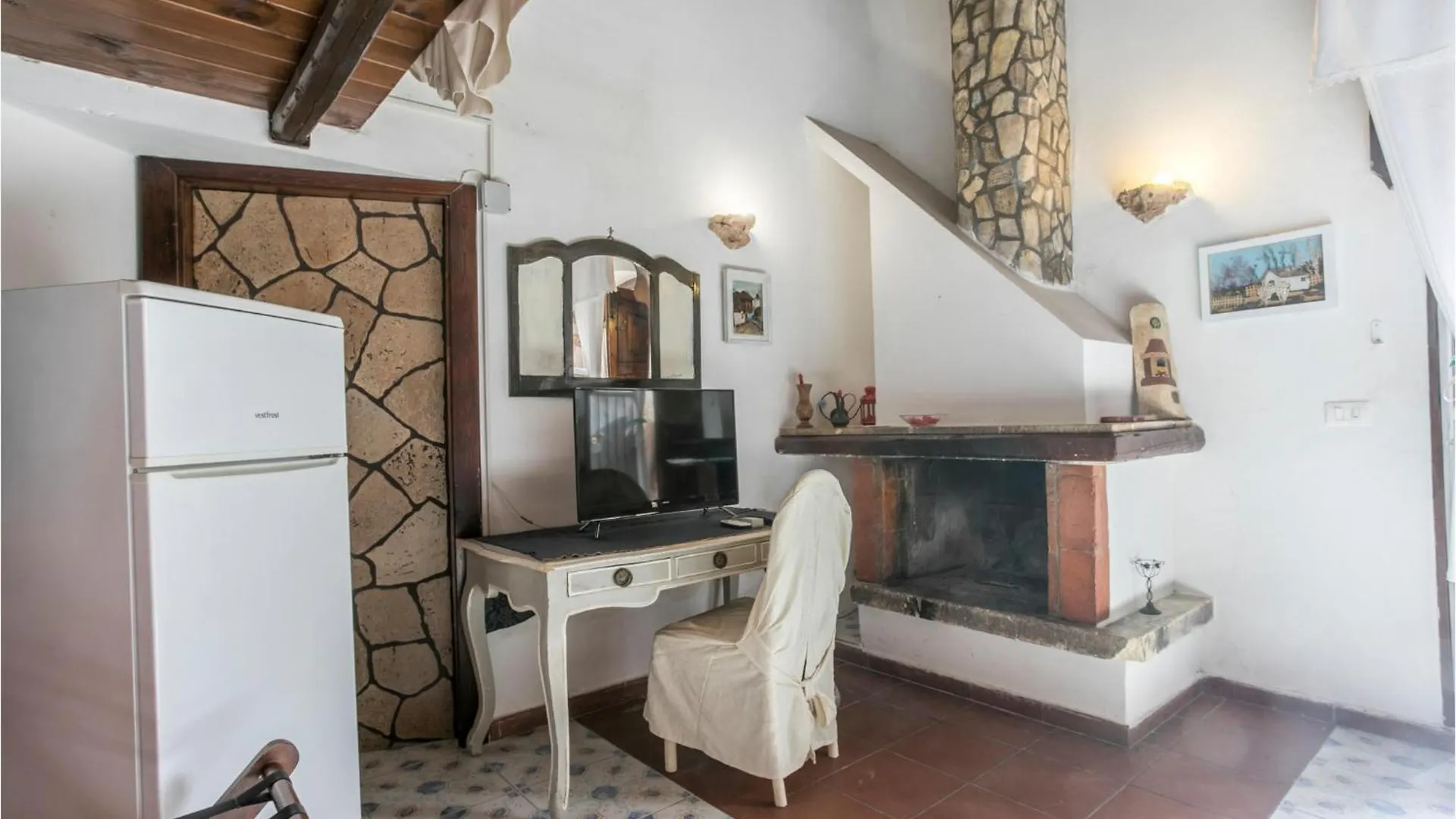 4 Bedroom Stunning Home In Arenella