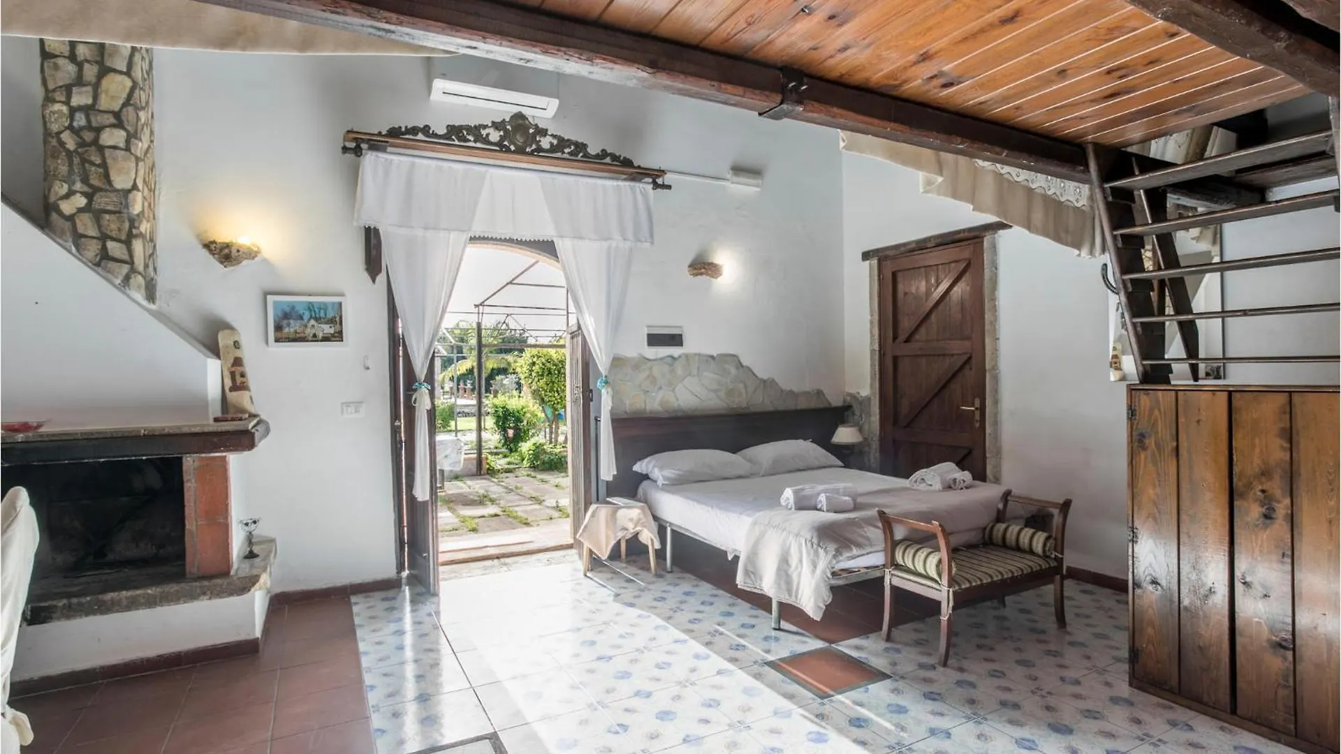 בית נופש 4 Bedroom Stunning Home In Arenella